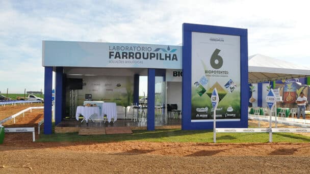 Estande do Laboratório Farroupilha na Primavera Farm Show 2015, em Primavera do Leste-MT, montado pela LX BR