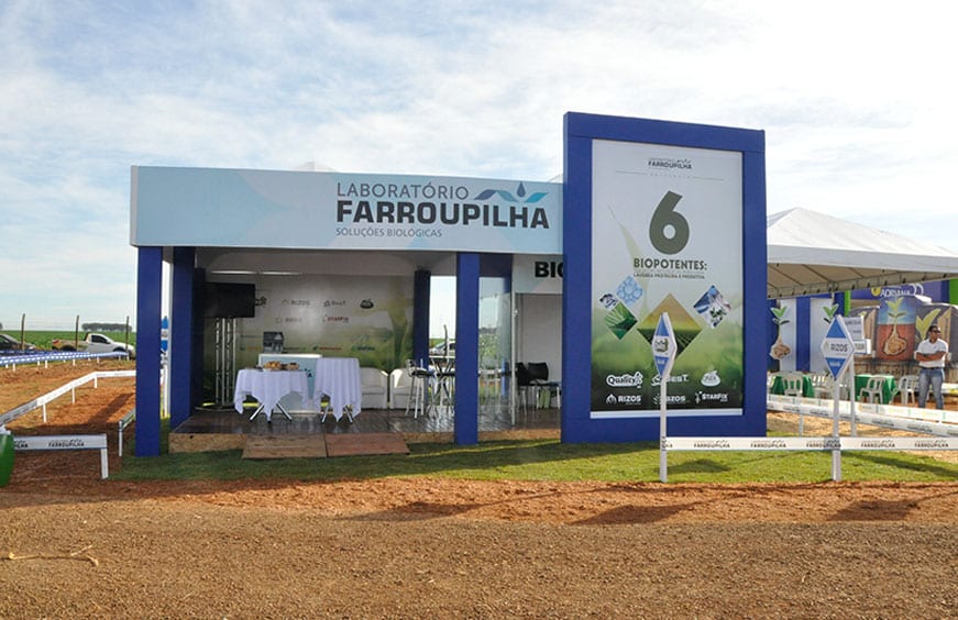 Estande do Laboratório Farroupilha na Primavera Farm Show 2015, em Primavera do Leste-MT, montado pela LX BR