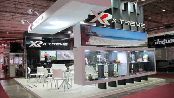 Estande das marcas X-TREME e Alphaline na feira AJORSUL Mercoóptica 2014, em Gramado-RS, montado pela LX BR