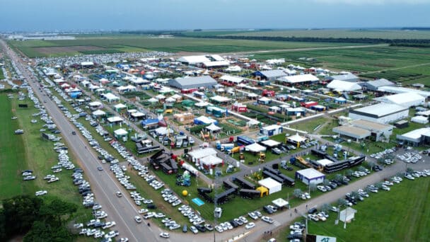 Vista aérea geral do parque de exposições do Show Safra, evento do agronegócio onde a LXBR marca presença